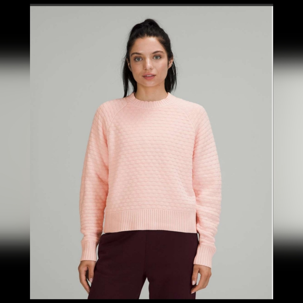 Lululemon textured play crew sweater in pink mist sz M/L
